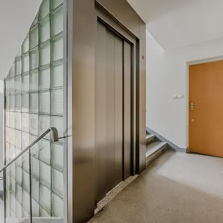 Lumina Lux With Balcony In The Center Of Apartment