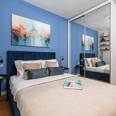 Lumina Lux With Balcony In The Center Of Apartment *