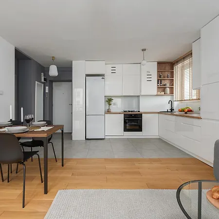 Lumina I Premium 3br With 3 Ac I Balcony I Center Of Warszawa
