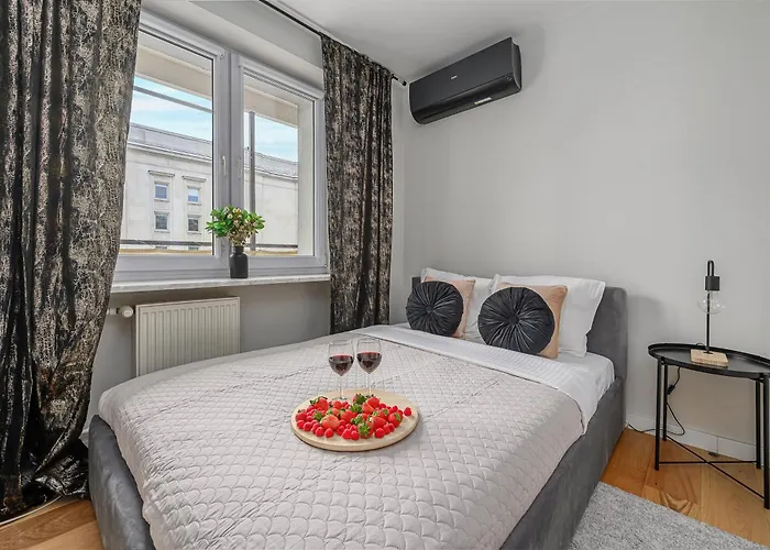 Lumina Lux With Balcony In The Center Of شقة