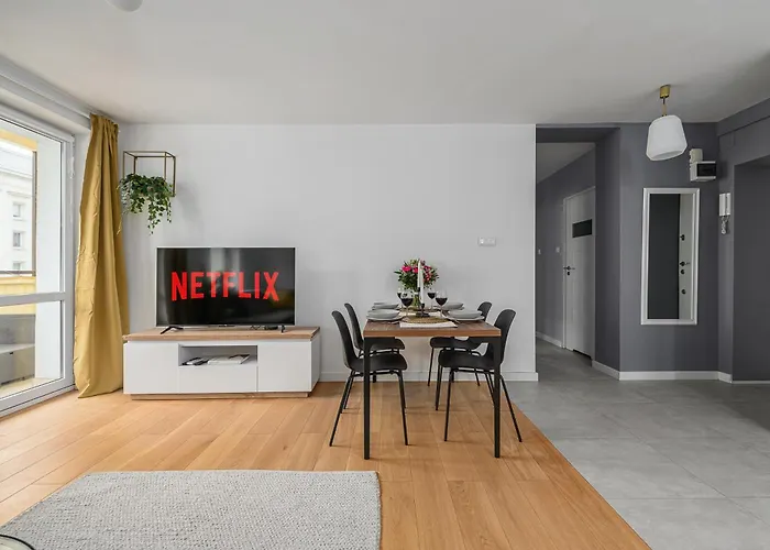 Lumina Lux With Balcony In The Center Of *